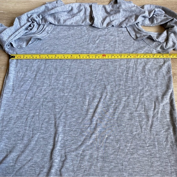 Michael Kors top lot teeshirt & cold shoulder long sleeve medium - Picture 11 of 13